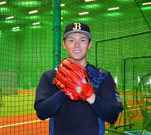 投げる「研究者」オリックス・山本由伸 進化の秘密はグラブにあった