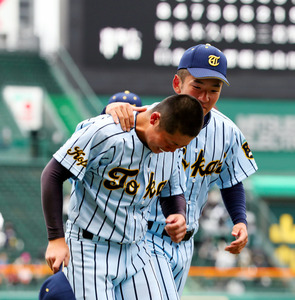 東海大系列が因縁の対決 似たユニホーム、対照的な監督 - 高校野球