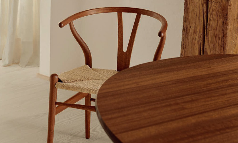 マホガニー材のCH24 Yチェアが期間限定の特別価格でお求めいただけます