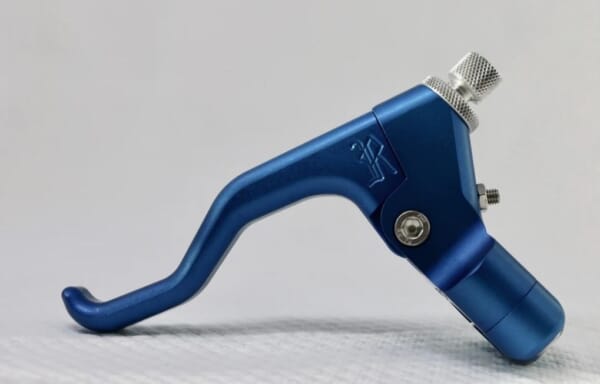 バイクのクラッチを劇的に軽くします！ツーリングやスタントに｜AxxL