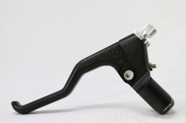 バイクのクラッチを劇的に軽くします！ツーリングやスタントに｜AxxL