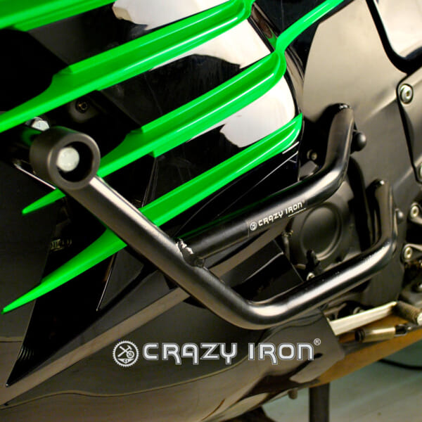 ZX-14R / ZZR1400 (12-) 車両をしっかり保護できるエンジンガード｜AxxL