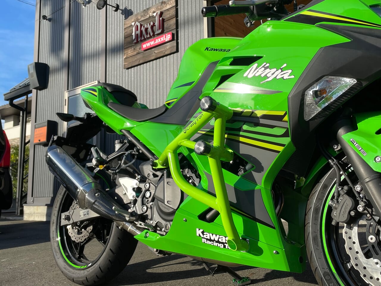 NINJA400へCRAZY IRON スタントケージを施工しました| AxxL