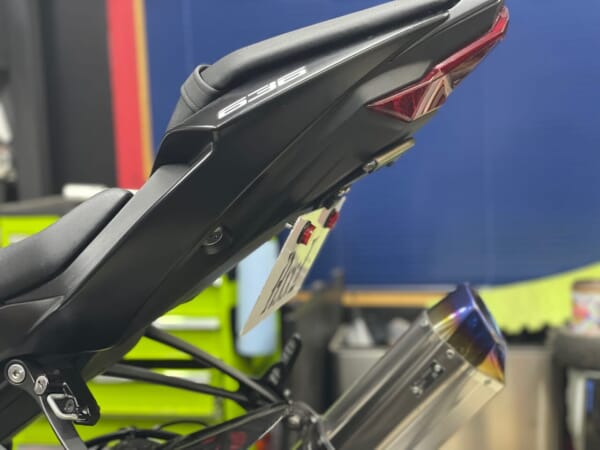 ZX6R (09-24) にウインカー内蔵ナンバーインフェンダーレス｜AxxL