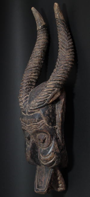 二本角のマスク<アフリカの仮面(木彫り)：アフリカ雑貨アザライ