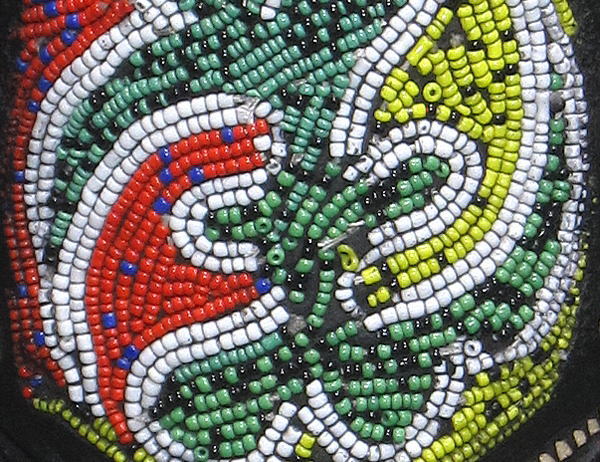 アフリカ 木製マスク ビーズ装飾 アフリカ 木製マスク ビーズ装飾