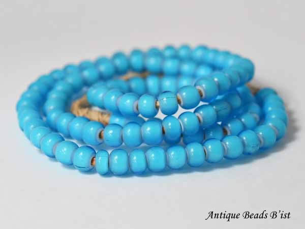 1808】ホワイトハーツ水色大粒ビーズ一連BΦ7.0mm【とんぼ玉】【蜻蛉玉