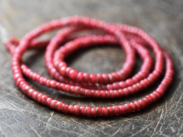 2205】ANTIQUE金赤ホワイトハーツ中小粒ビーズ一連（Φ4.0mm）,とんぼ玉