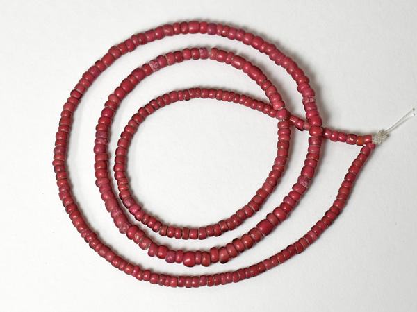 2205】ANTIQUE金赤ホワイトハーツ中小粒ビーズ一連（Φ4.0mm）,とんぼ玉