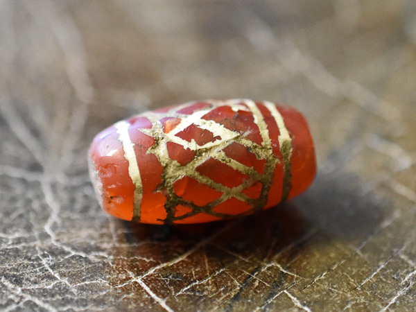 2405】古代エッチドカーネリアン格子紋様楕円型中玉A2,とんぼ玉,トンボ