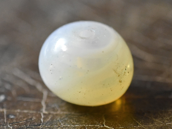 2410】江戸とんぼ玉 半透明乳白色にマーブル模様の丸玉2,とんぼ玉