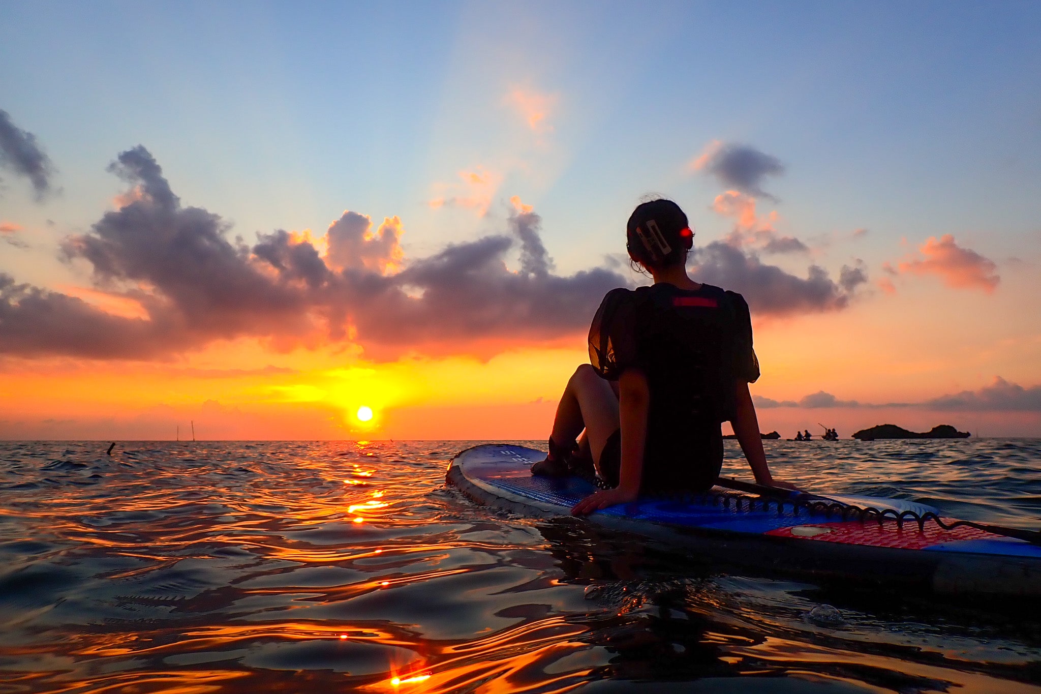 サンセットSUPクルージング ｜ 沖縄総合アウトドアツアー専門店「冒険島」
