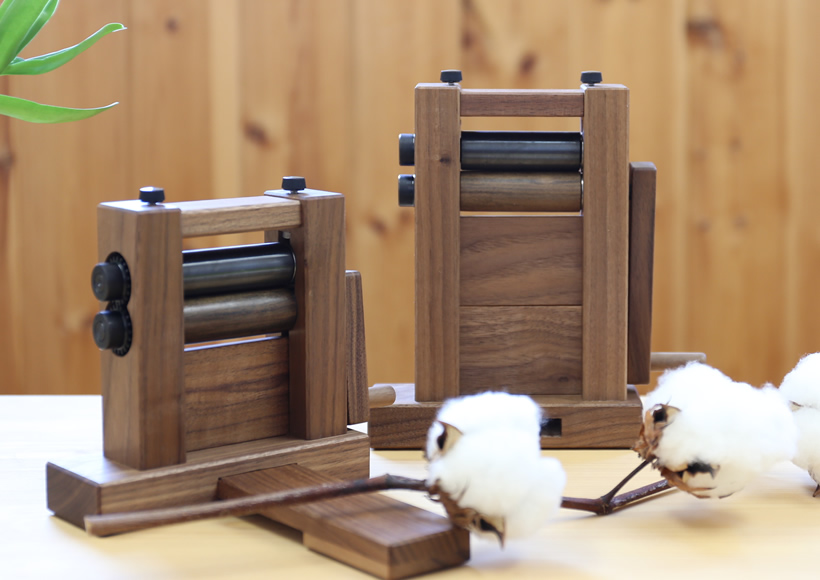 綿繰り機・糸紡ぎ機・木の名刺入れ・木のカレンダー｜bolly木工房