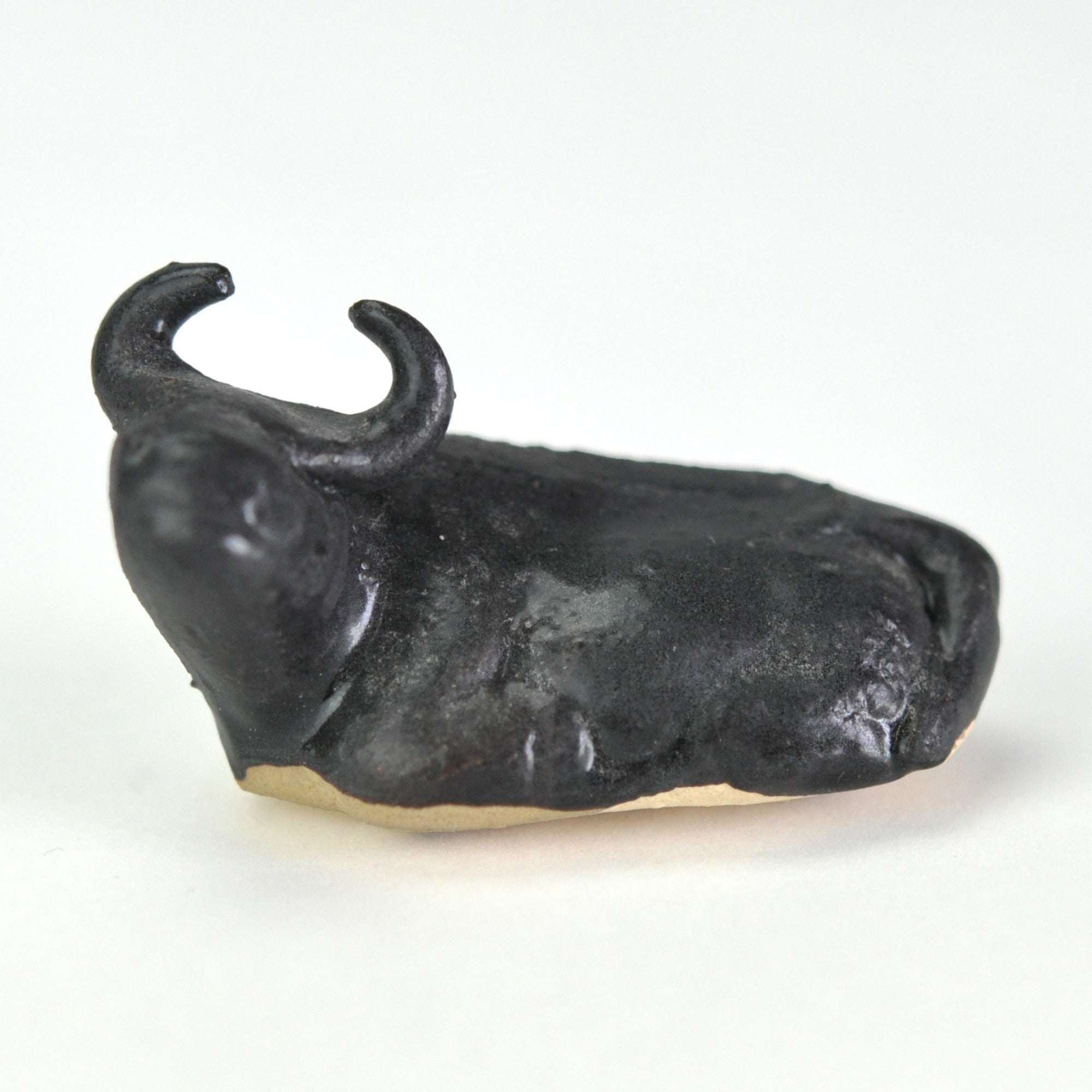 陶器の置物 フィギュア すわっている牛の販売｜盆栽妙 – 盆栽妙 本店