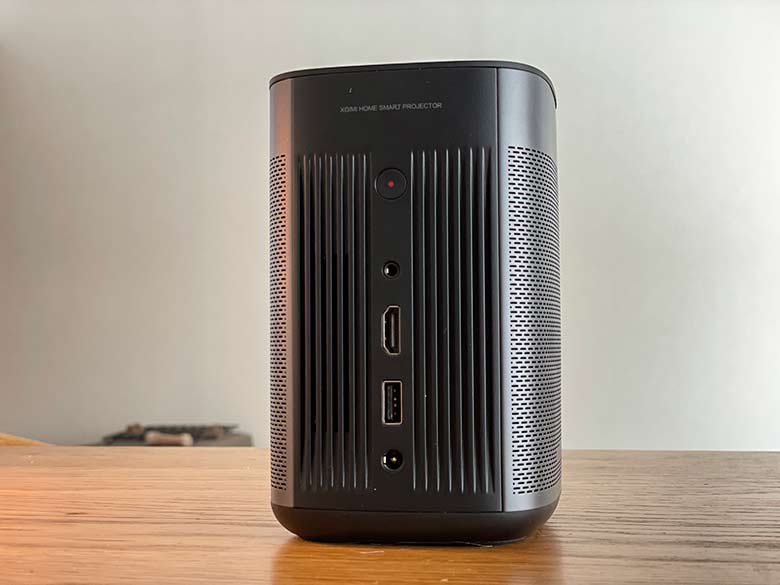 持ち運べるバッテリー内蔵モバイルプロジェクターXGIMI MoGo Pro+