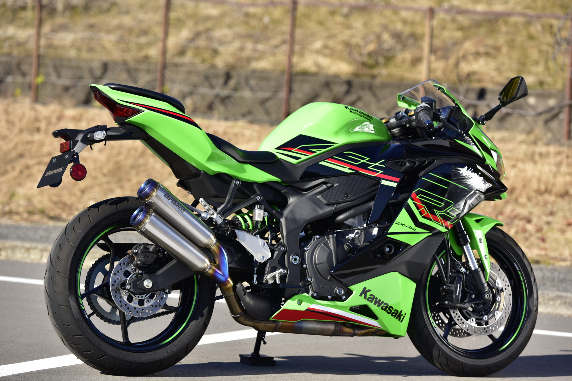 BR EVO M2 TITANIUM：ZX-4RR / ZX-4R SE：2023〜：政府認証 ｜ BEAMS