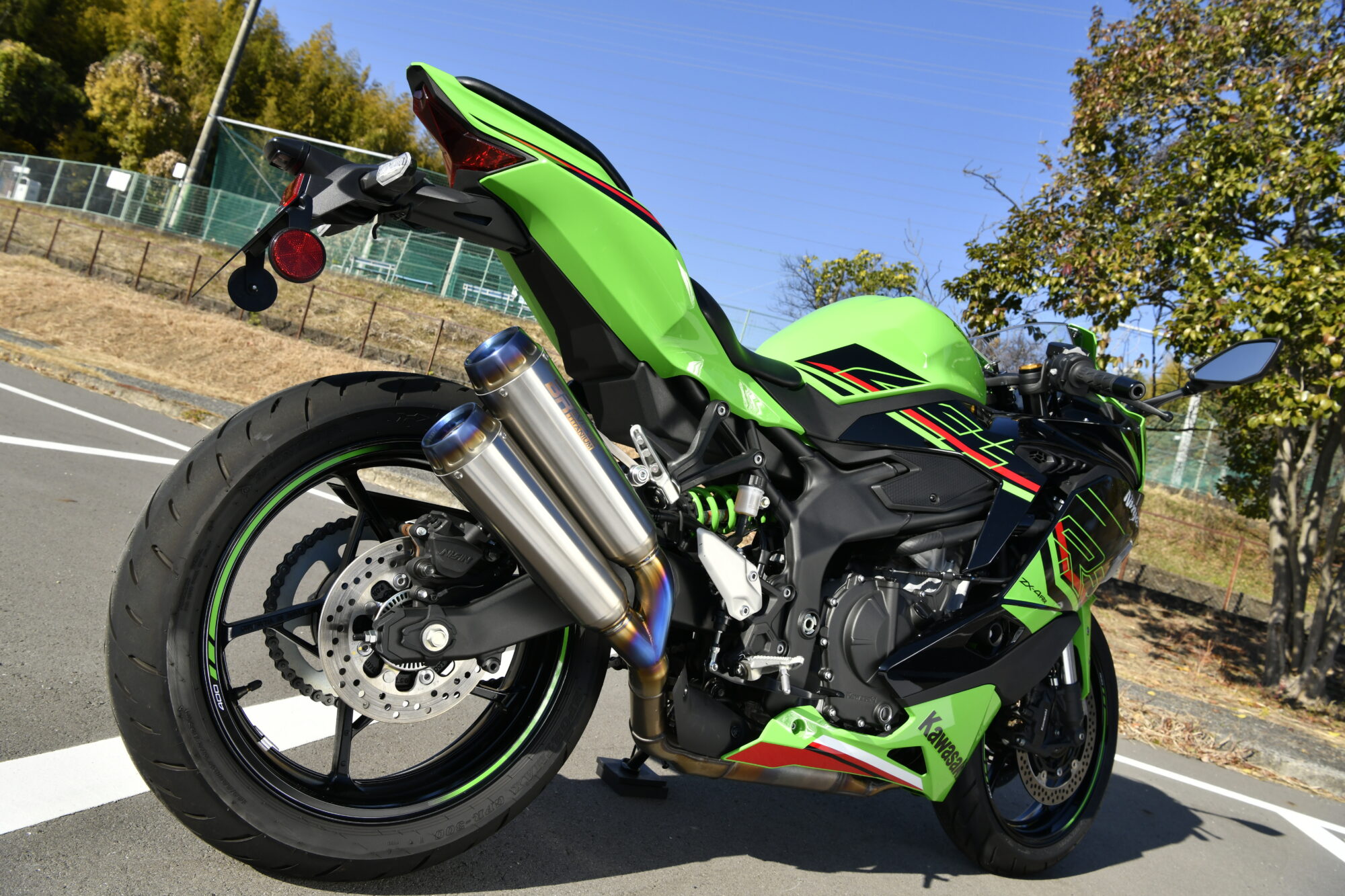 BR EVO M2 TITANIUM：ZX-4RR / ZX-4R SE：2023〜：政府認証 ｜ BEAMS