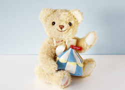 2023年限定メモリアルベア春夏モデルは2023体限定生産販売です