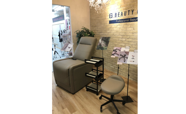 GANA』誕生。「あるだけで、美しい。」サロン機器ブランド | 株式会社