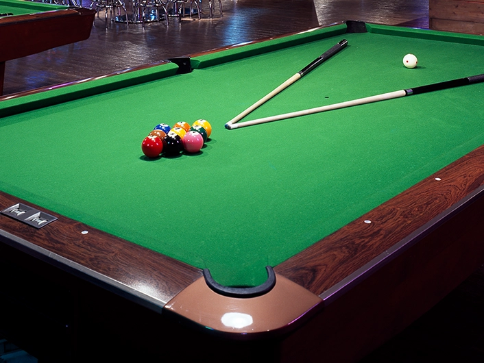 Bee 歌舞伎町店 ビリヤード｜スタイリッシュ空間&充実メニューの