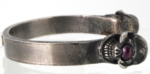 ストップライト・2スカルバングルのスカルノ目にスタールビー、翡翠の