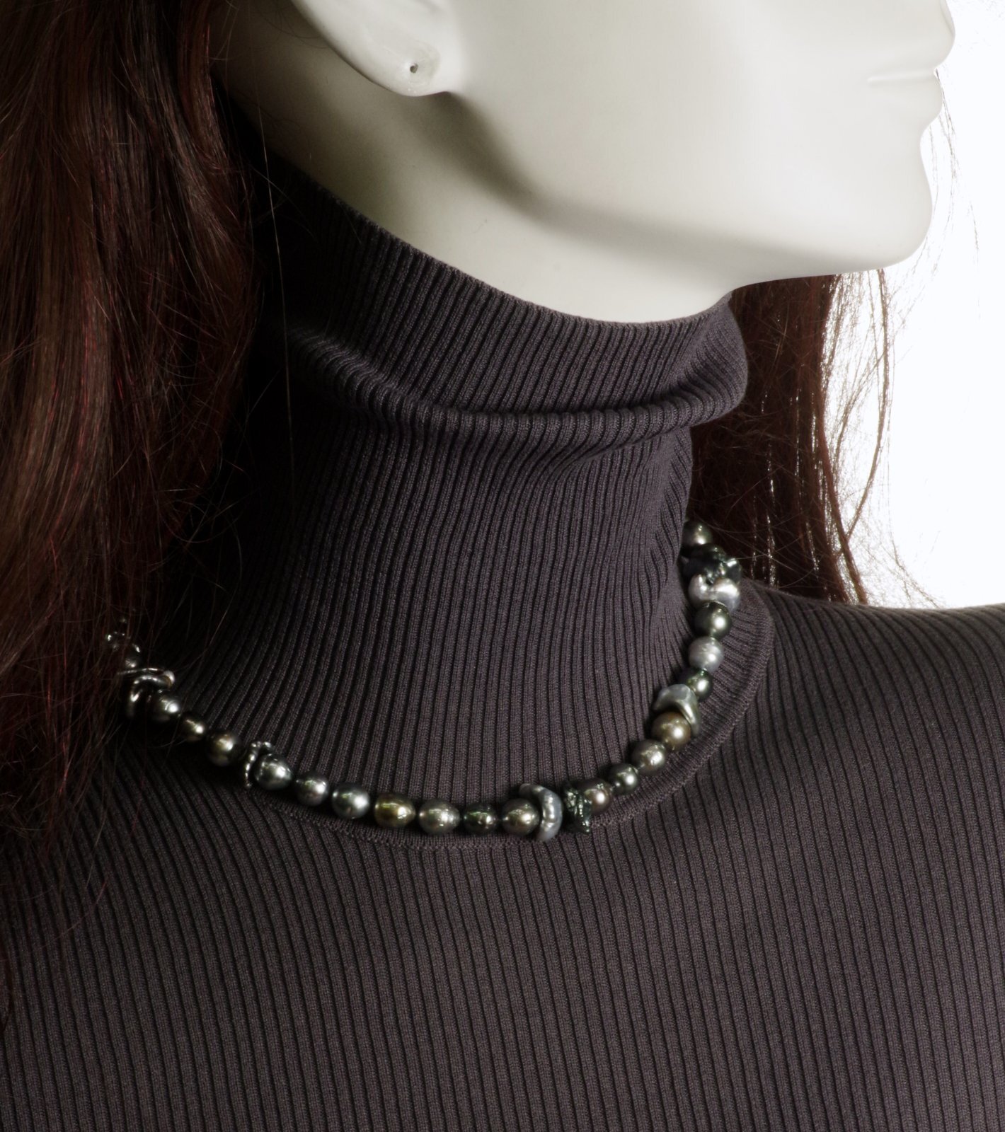 黒蝶バロックパール×ケシパールネックレス｜個性と上品さを併せ持つ