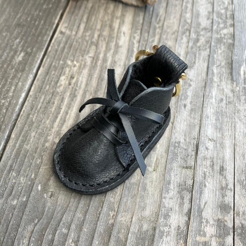 BELL'S SQUARE（ベルズスクエア） …【ツキノワグマ】熊革スニーカー