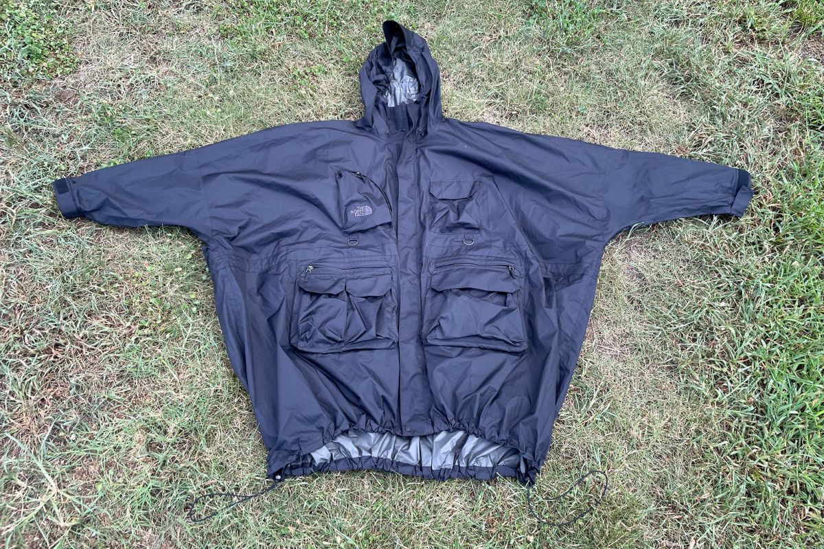 ザ・ノース・フェイスのウーロスフィールドユーティリティポンチョを