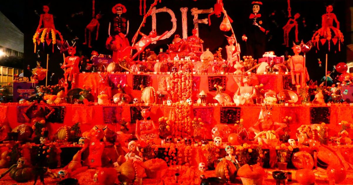 ユネスコ無形文化遺産「死者の日」へ。国井律子がメキシコで見た、色彩