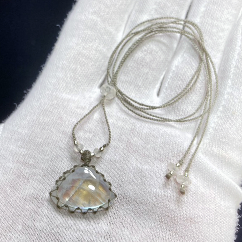 ホワイトラブラドライトのネックレス インド ビハール州産｜天然石