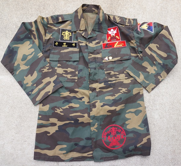 韓国軍ウッドランド迷彩ジャケット機甲部隊パッチ付き刺繍入り