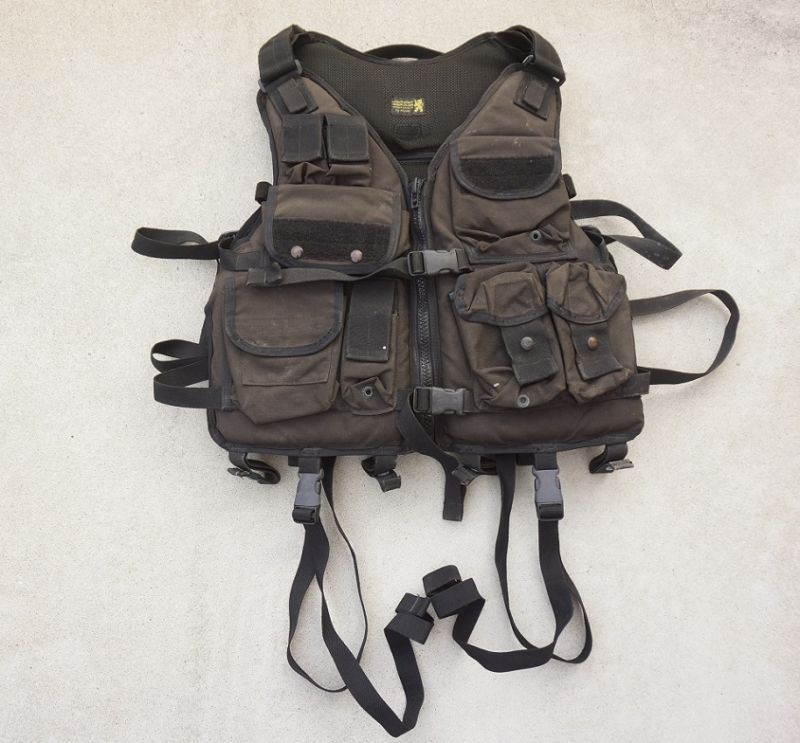 米軍放出LBT-1620A-R(RH)フローテーションベスト黒 金タグロット品