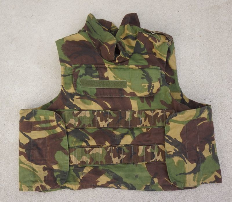 オランダ軍アリスクリップ式ボディアーマーDPM迷彩X-LARGE