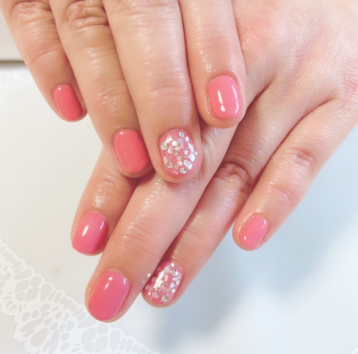 シェラック ネイルは海外では認知度が高く、人気の自爪に優しいネイル