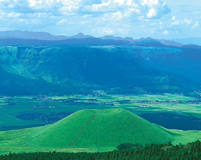 阿蘇くじゅう国立公園［熊本県］ 国立・国定公園を巡る、泊まる バイク