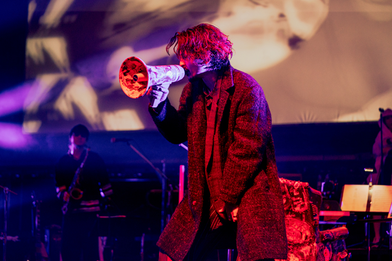 常田大希率いるmillennium parade、配信中のワンマンライブから「Bon