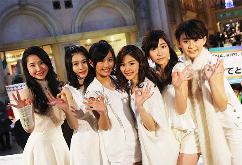 倉木麻衣×チチカカ カンボジア寺子屋運営費への寄付目的でコラボT