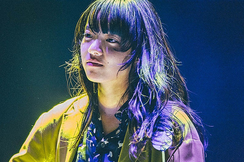 あいみょん、日本武道館公演レポート到着 360度観客に囲まれたセンター