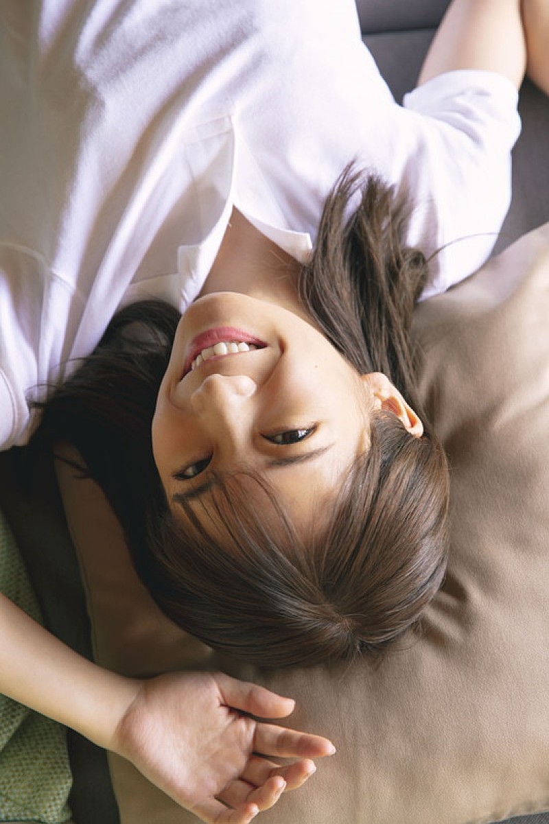 秋元真夏（乃木坂46）、沖縄にてピュアな癒しをふりまく | Daily News