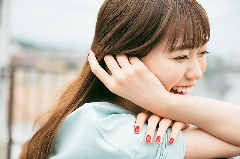 斉藤朱夏、シンガロング必須の新曲「愛してしまえば」先行配信開始