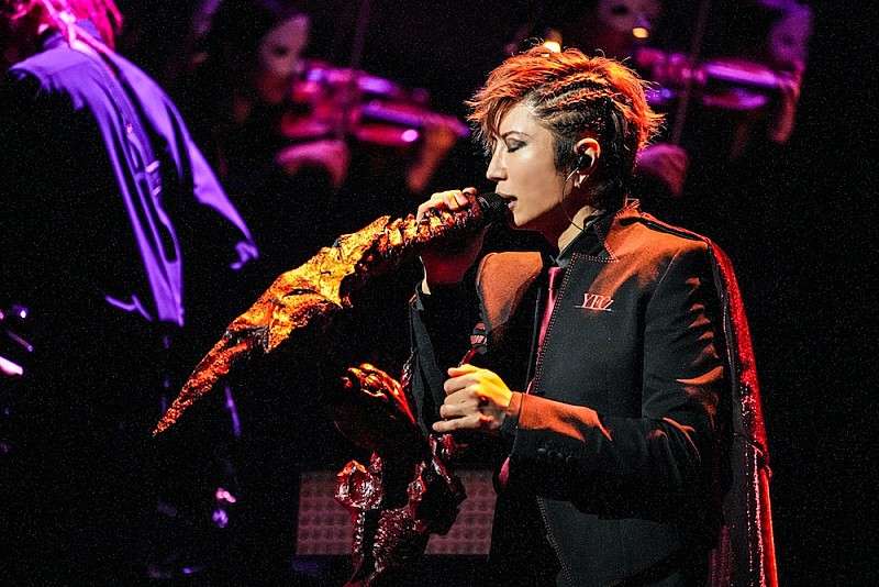 ライブレポート＞ロックとオーケストラの融合を目指すGACKT、来夏フル