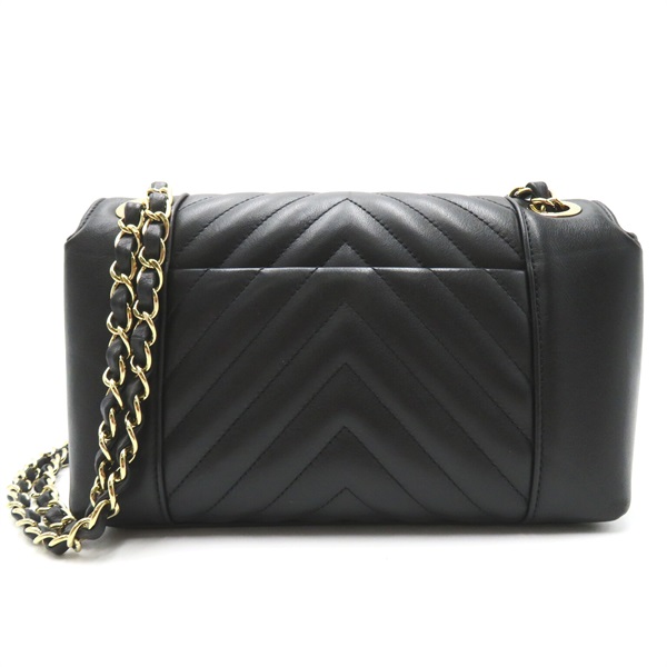 シャネル(CHANEL)シャネル シェブロン Vステッチ チェーンショルダー