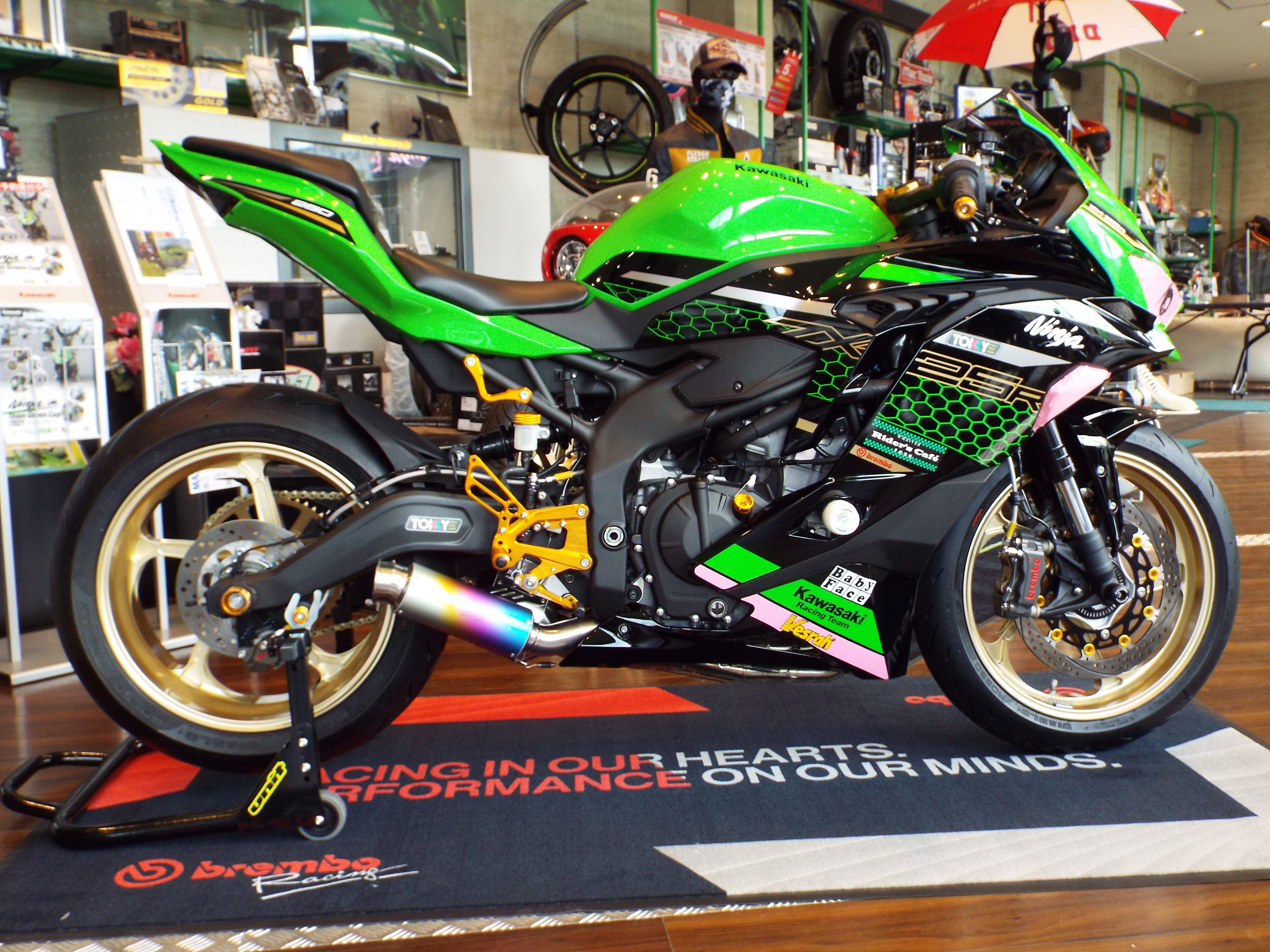 カスタム】NinjaZX25Rに180/55ZR17！前後Bremboで！ | baz LABORATORY