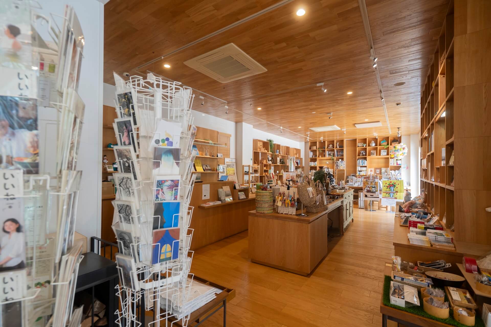 カフェ＆ショップ | ベルナール・ビュフェ美術館