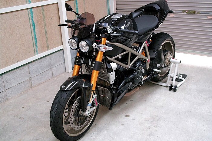 ストリートファイター系バイクのバグアイヘッドライト【ブラック