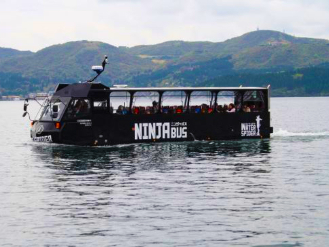 新宿発＞水陸両用バス「NINJA BUS」で芦ノ湖水上旅♪ランチビュッフェ