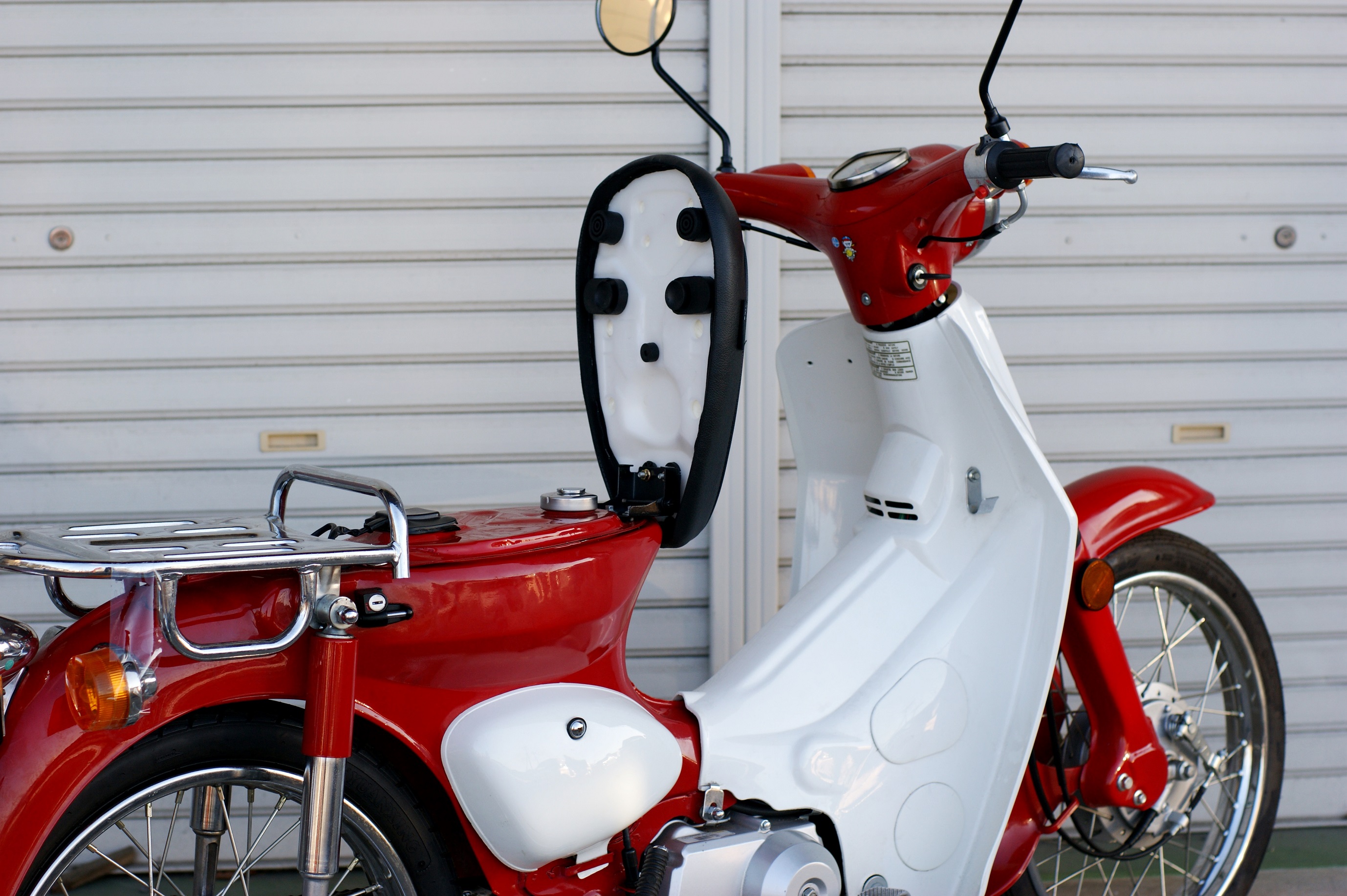 KEPSPEED製 スーパーカブ用 ダイヤカット カスタムシングルシート