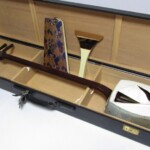 津軽三味線 太棹 子持ち綾杉胴 紅木 金細 ハードケース 鼈甲撥 ｜骨董