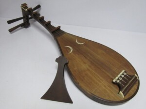 東京都目黒区碑文谷にて、筑前琵琶、撥などの和楽器 ｜骨董品買取・和