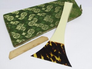 三味線 純金刻印 紅木 子持ち綾杉胴 | 骨董品買取・和楽器買取 五宝堂